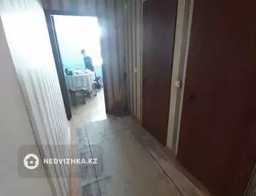 2-комнатная квартира, этаж 4 из 5, 64 м²