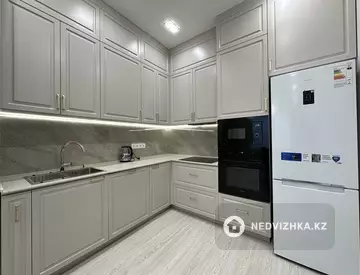 2-комнатная квартира, этаж 17 из 21, 60 м², на длительный срок