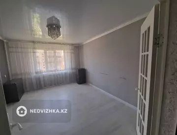 2-комнатная квартира, этаж 4 из 5, 55 м²