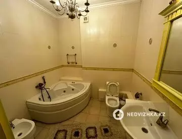 3-комнатная квартира, этаж 10 из 13, 132 м²