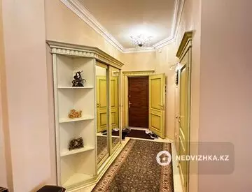3-комнатная квартира, этаж 10 из 13, 132 м²