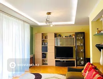 5-комнатная квартира, этаж 1 из 3, 285 м²