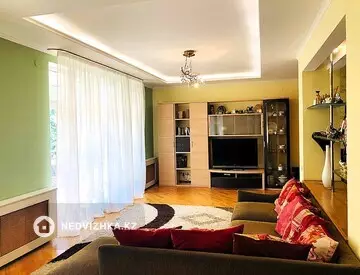 5-комнатная квартира, этаж 1 из 3, 285 м²