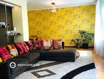 5-комнатная квартира, этаж 1 из 3, 285 м²