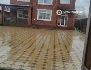 5-комнатный дом, 300 м²