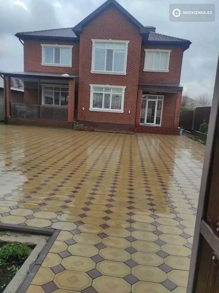 300 м², 5-комнатный дом, 300 м², изображение - 1
