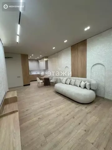 2-комнатная квартира, этаж 4 из 21, 60 м², на длительный срок