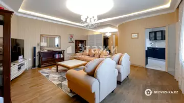 3-комнатная квартира, этаж 9 из 20, 125 м², на длительный срок