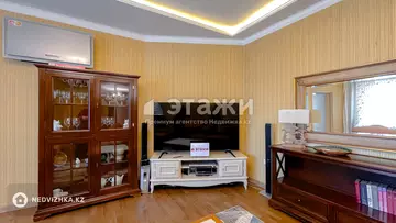 3-комнатная квартира, этаж 9 из 20, 125 м², на длительный срок