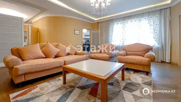 3-комнатная квартира, этаж 9 из 20, 125 м², на длительный срок