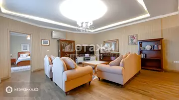 3-комнатная квартира, этаж 9 из 20, 125 м², на длительный срок