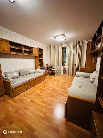 3-комнатная квартира, этаж 3 из 5, 107 м², на длительный срок