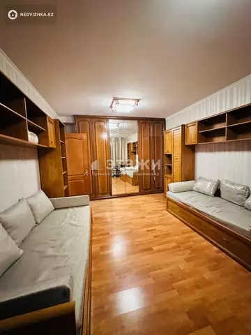 3-комнатная квартира, этаж 3 из 5, 107 м², на длительный срок