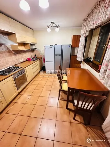 3-комнатная квартира, этаж 3 из 5, 107 м², на длительный срок