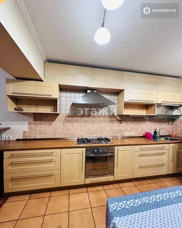 3-комнатная квартира, этаж 3 из 5, 107 м², на длительный срок