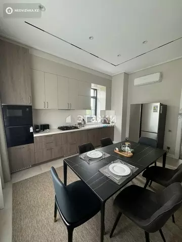 4-комнатный дом, 1 соток, 280 м², на длительный срок