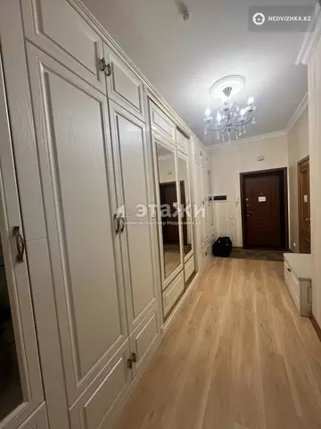 3-комнатная квартира, этаж 9 из 19, 122 м²