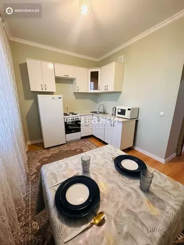 1-комнатная квартира, этаж 8 из 14, 38 м²
