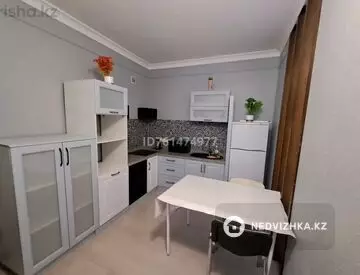 2-комнатная квартира, этаж 8 из 15, 63 м², на длительный срок