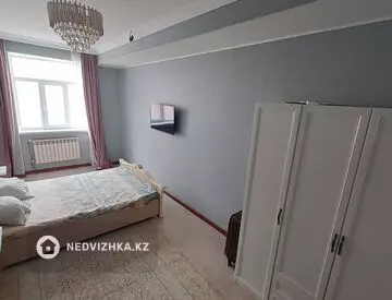 2-комнатная квартира, этаж 8 из 15, 63 м², на длительный срок