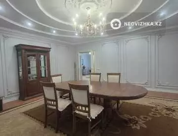 4-комнатная квартира, этаж 3 из 6, 170 м²