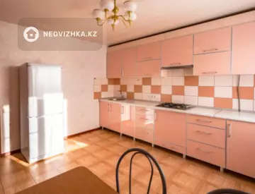 2-комнатная квартира, этаж 3 из 10, 60 м², на длительный срок