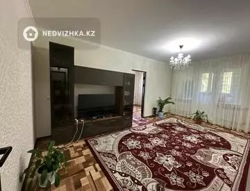 4-комнатная квартира, этаж 3 из 5, 80 м²