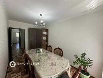 4-комнатная квартира, этаж 3 из 5, 80 м²