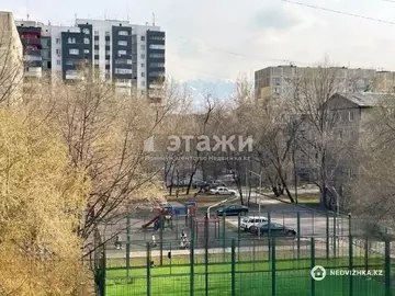 2-комнатная квартира, этаж 4 из 10, 40 м²