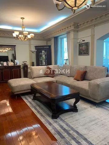 5-комнатная квартира, этаж 8 из 19, 168 м²