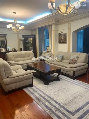 5-комнатная квартира, этаж 8 из 19, 168 м²