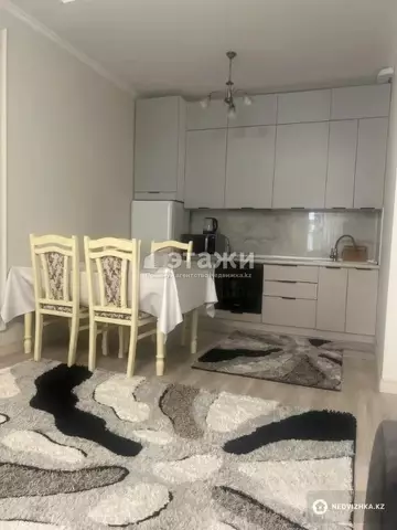 2-комнатная квартира, этаж 1 из 18, 56 м², на длительный срок