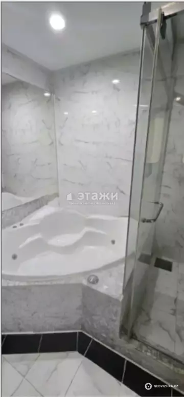 4-комнатная квартира, этаж 12 из 33, 167 м²