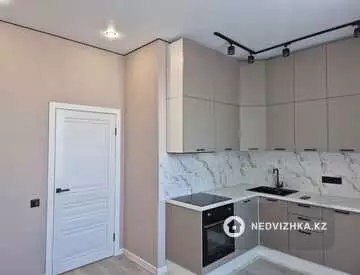 1-комнатная квартира, этаж 10 из 10, 38 м²