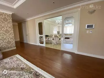 5-комнатная квартира, этаж 24 из 26, 246 м²