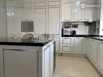 5-комнатная квартира, этаж 24 из 26, 246 м²