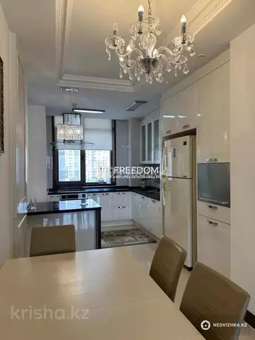 4-комнатная квартира, этаж 7 из 18, 137 м²