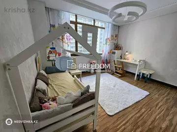 4-комнатная квартира, этаж 8 из 24, 148 м²