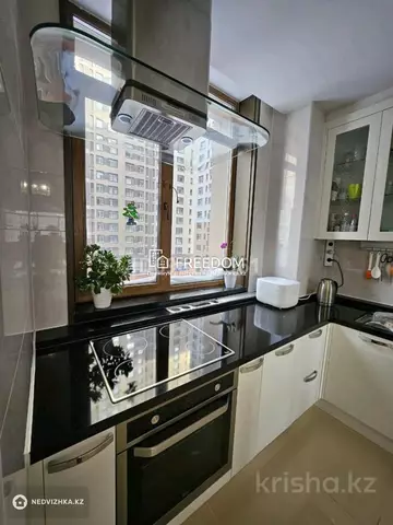 4-комнатная квартира, этаж 8 из 24, 148 м²