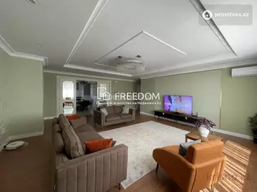 5-комнатная квартира, этаж 10 из 26, 246 м²