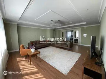 5-комнатная квартира, этаж 10 из 26, 246 м²