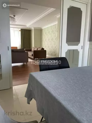 5-комнатная квартира, этаж 10 из 26, 246 м²