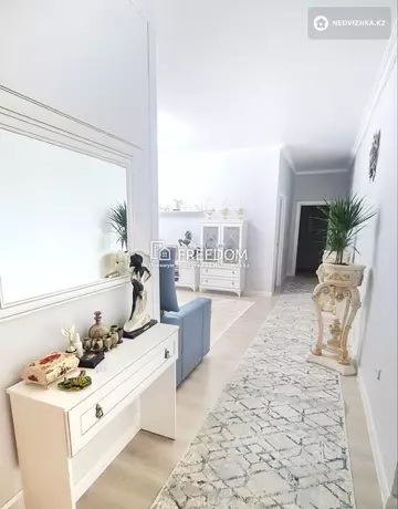 4-комнатная квартира, этаж 10 из 10, 92 м²