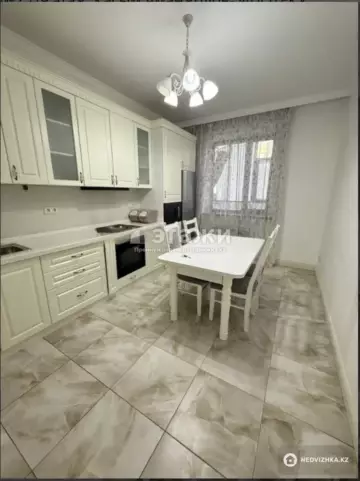 3-комнатная квартира, этаж 2 из 10, 93 м²