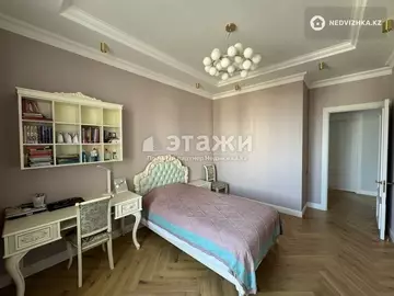 4-комнатная квартира, этаж 9 из 12, 119 м²