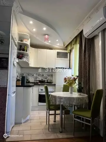 2-комнатная квартира, этаж 3 из 5, 48 м²