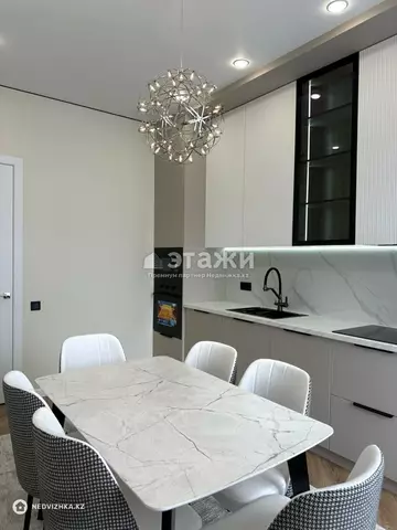2-комнатная квартира, этаж 8 из 12, 61 м²