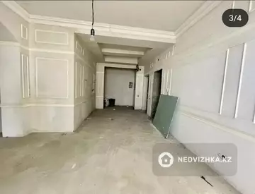 4-комнатная квартира, этаж 3 из 5, 240 м²