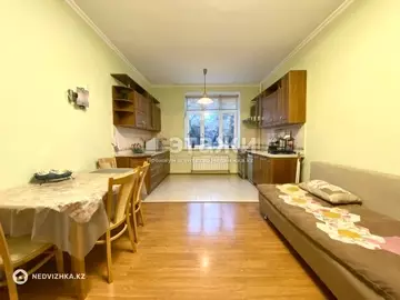 3-комнатная квартира, этаж 2 из 12, 130 м²