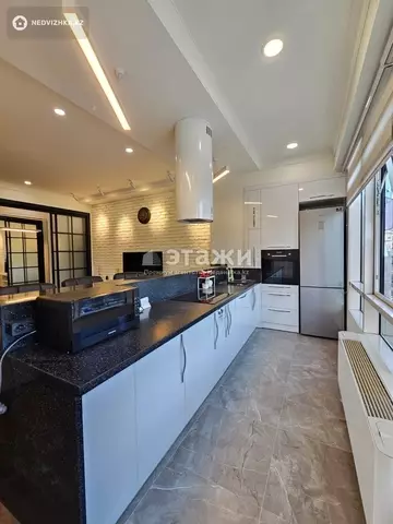 3-комнатная квартира, этаж 3 из 30, 90 м², на длительный срок